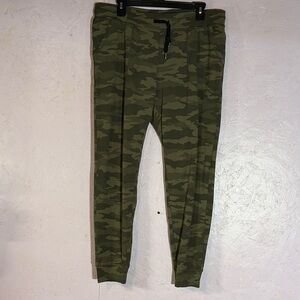 ZYIA Camo Joggers - Olive Green